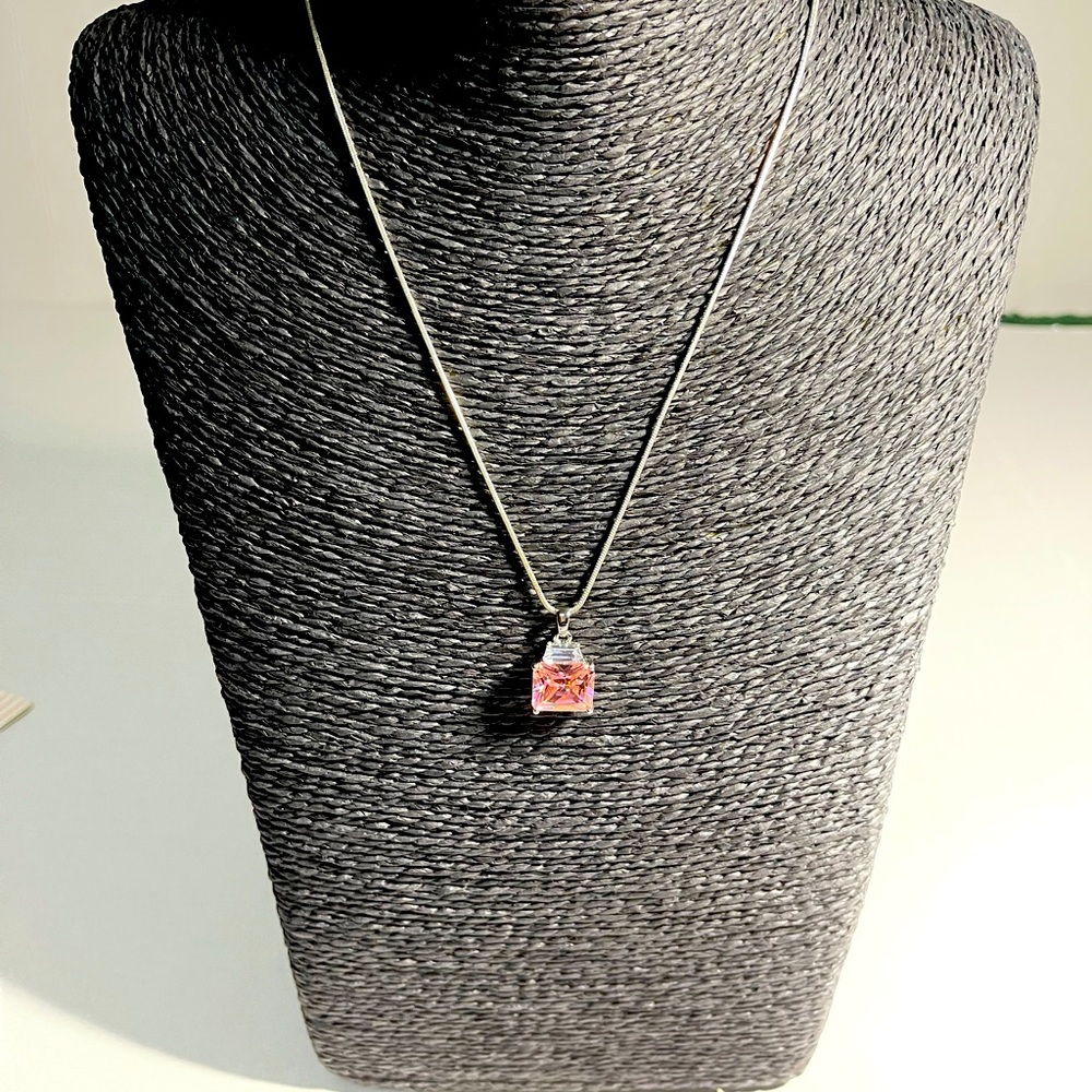 NWOT MARY KAY STUNNING PINK ZIRCONIA NECKLACE - Picture 2 of 4